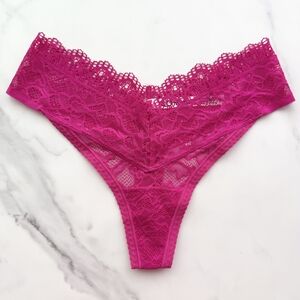 NWOT SOMA EMBRACEABLE ENCHANTING ALL-OVER LACE THONG PANTY IN PINK COSMO
